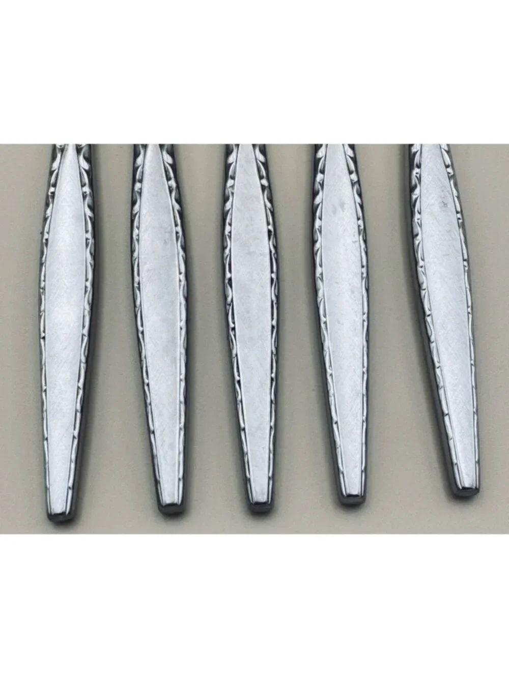 5 Oneida Community VENETIA Dinner Knives Stainless Flatware Retired